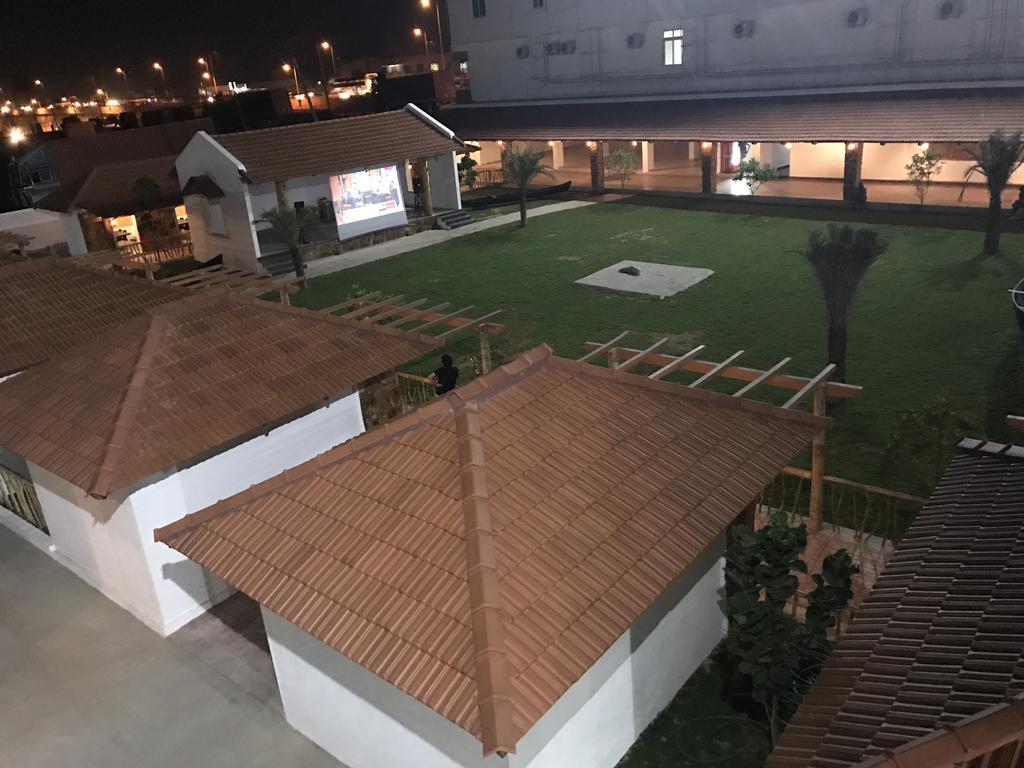 Avigna Lokesh Hotel Chik Bānavar 外观 照片